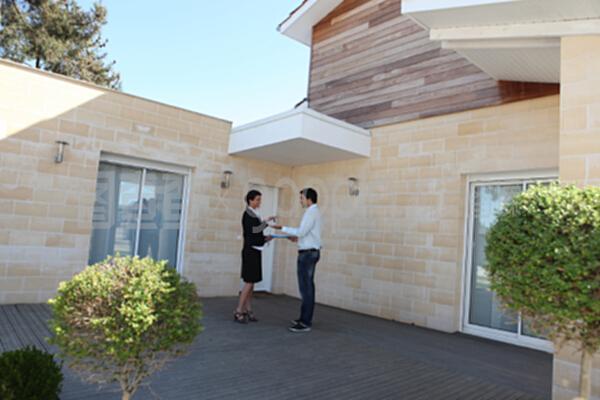 女性房地產(chǎn)經(jīng)紀(jì)人的崛起與年輕一代的置業(yè)新趨勢